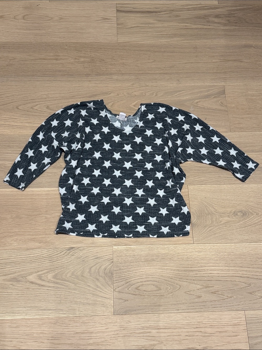 Pebble and Stone Star Print Batwing Top - washed out Black and White